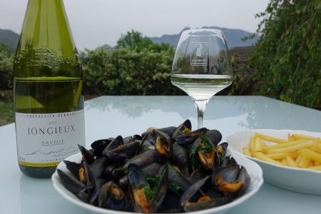 Mussels/fries in white wine from Savoie Jacquère from Domaine Chevallier Bernard